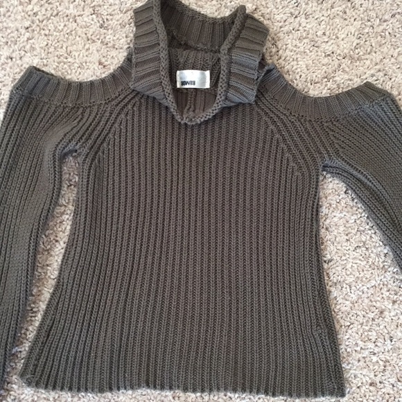 LF Long Sleeve Olive Cold Shoulder Crop Sweater - Picture 3 of 4